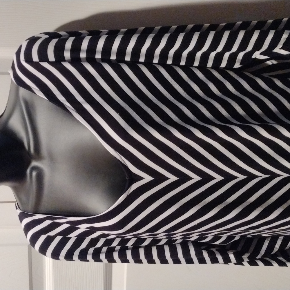 White House Black Market Black & White Striped V-Neck Long Sleeve Top